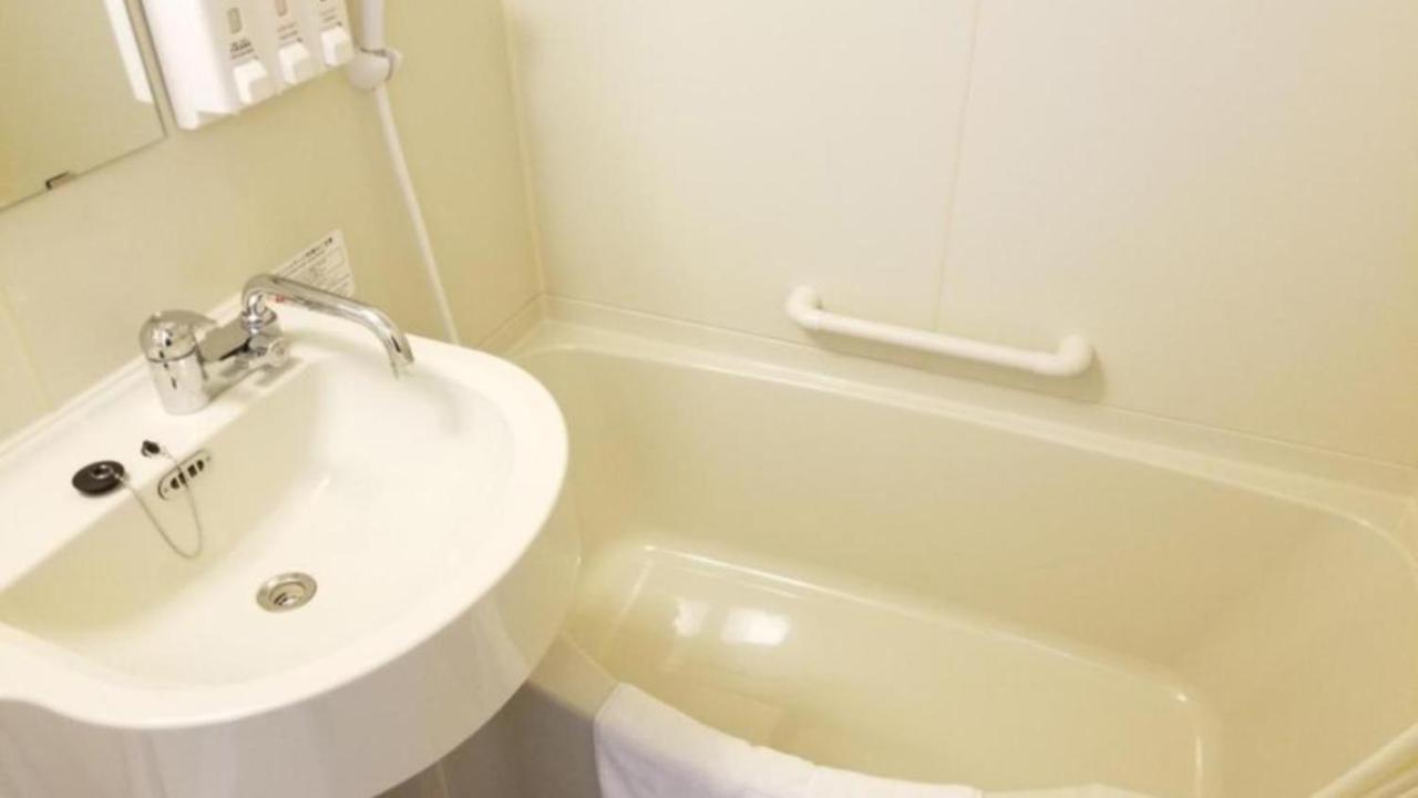 Toyoko Inn Ebina Eki Higashi Guchi Esterno foto