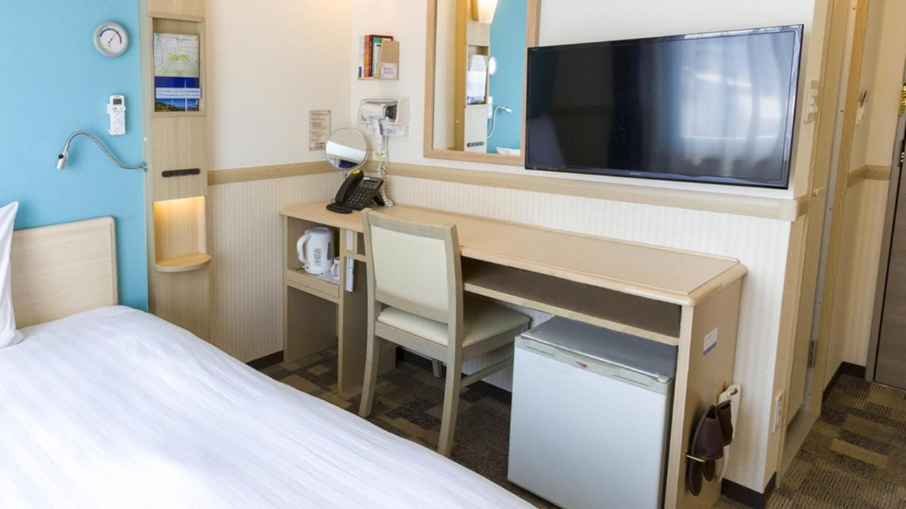 Toyoko Inn Ebina Eki Higashi Guchi Esterno foto